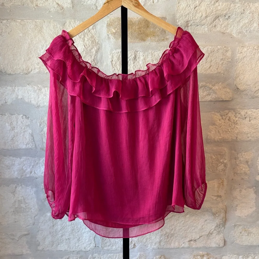 Chic Fuchsia Ruffled Blouse - Picture 4 of 4